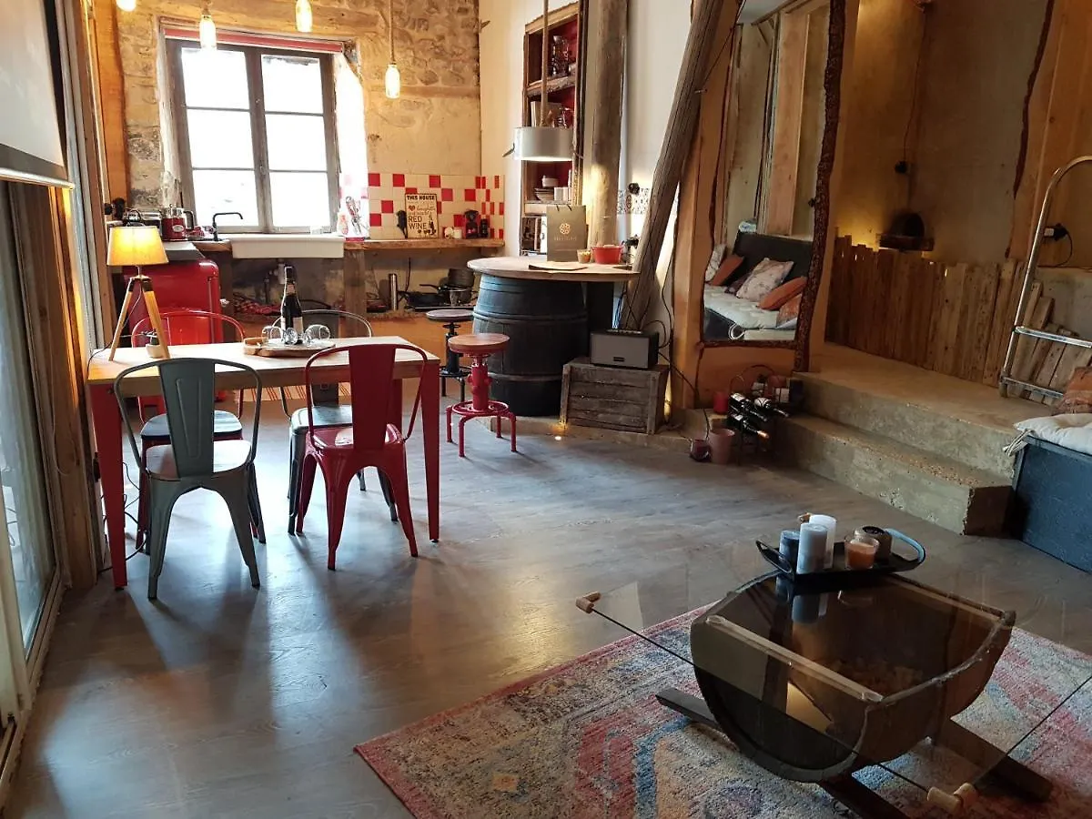 Villa Ancien cuvage du Beaujolais - Studio tout confort à Saint-Didier-sur-Beaujeu 0*,