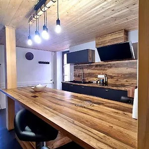 Hébergement de vacances Charmante Maison De Bourg, Dans Les Hauteurs Auvergnate !, Nonette